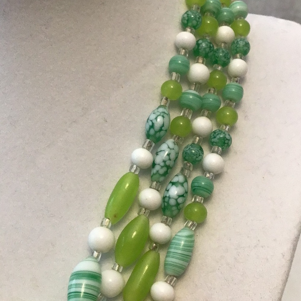 Unique Vintage Green and White Beaded Necklace Set - Picture 3 of 7